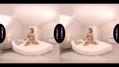 PORNBCN VR Mature Spanish MILF در حالی که سیگار می کشد و پاهایش را تکان می دهد، خودارضایی می کند و دیک شما را به صورت POV می مکد.