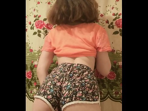 ❤️ دختر جوان سکسی که شورتش را جلوی دوربین در می آورد ❤️ پورنو vk در ما ☑