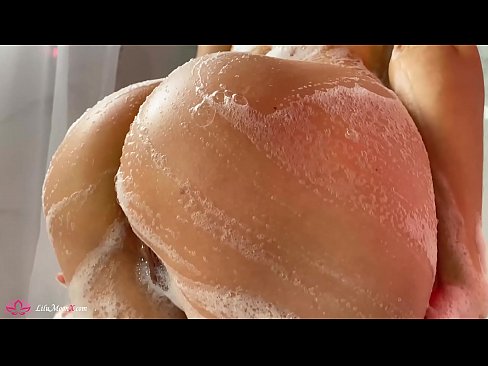 ❤️ سبزه با ارتعاش گربه خودارضایی می کند تا ارگاسم شدید در دوش گرفتن ❤️ پورنو vk در ما ☑